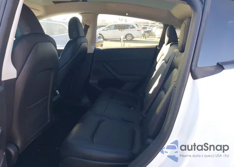 2024 Tesla Model Y Long Range Dual Motor All-Wheel Drive z USA, uszkodzony, nr VIN 7SAYGAEE1RF088907